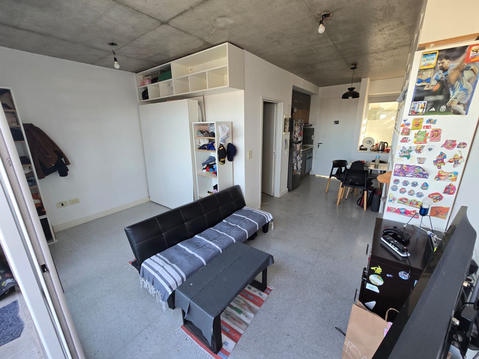 Foto 4 — Venta Monoambiente en L con amplio Balcón P. Chas