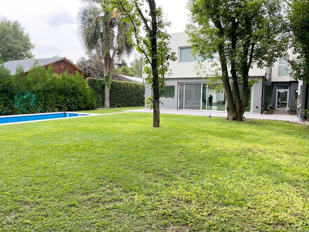 Casa en venta 5 ambientes en Calle de la Doma 0, Barrio Parque Leloir, Ituzaingo, Buenos Aires