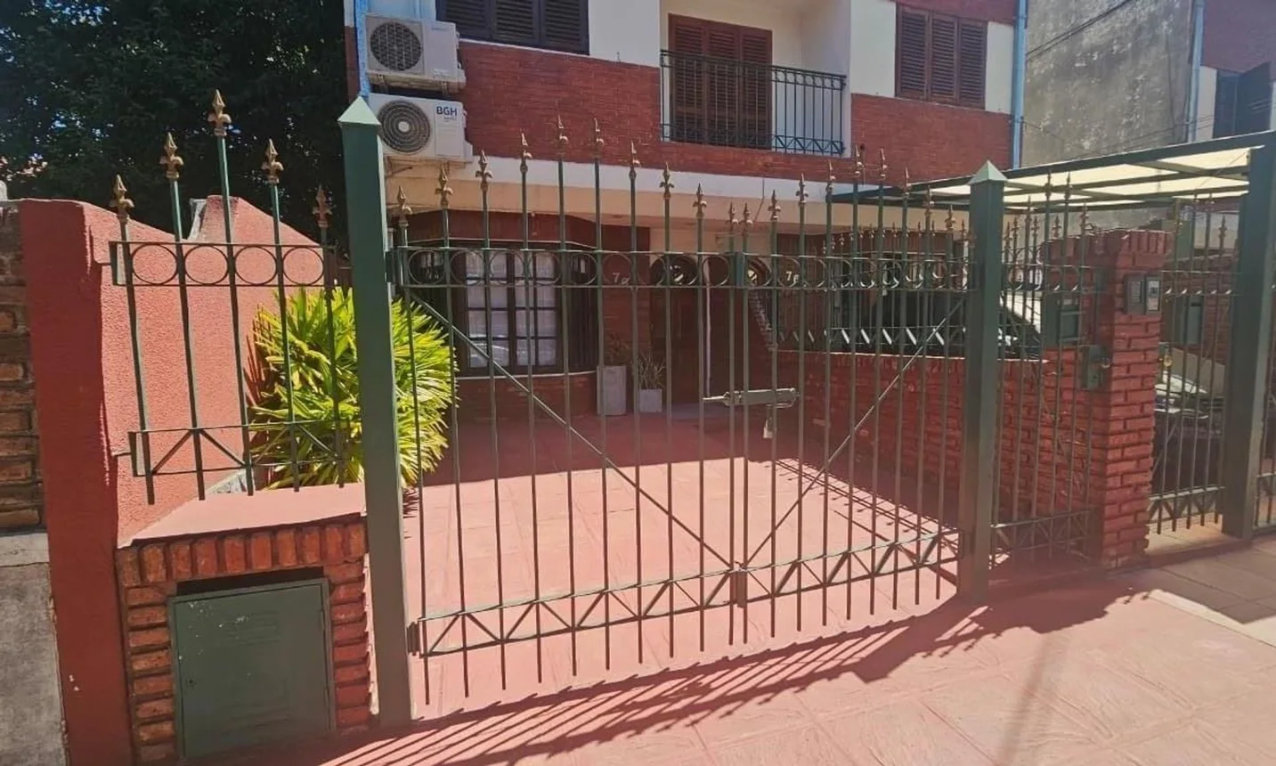 Casa tríplex de 4 ambientes en venta en Villa Sarmiento, Marcos Paz 700, foto 3