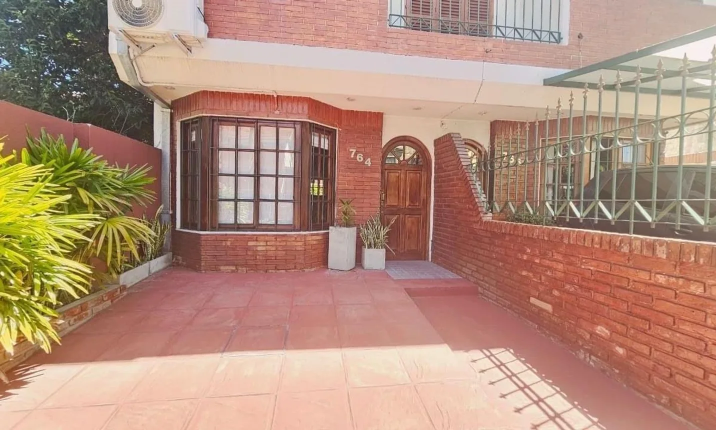 Casa tríplex de 4 ambientes en venta en Villa Sarmiento, Marcos Paz 700, foto 2