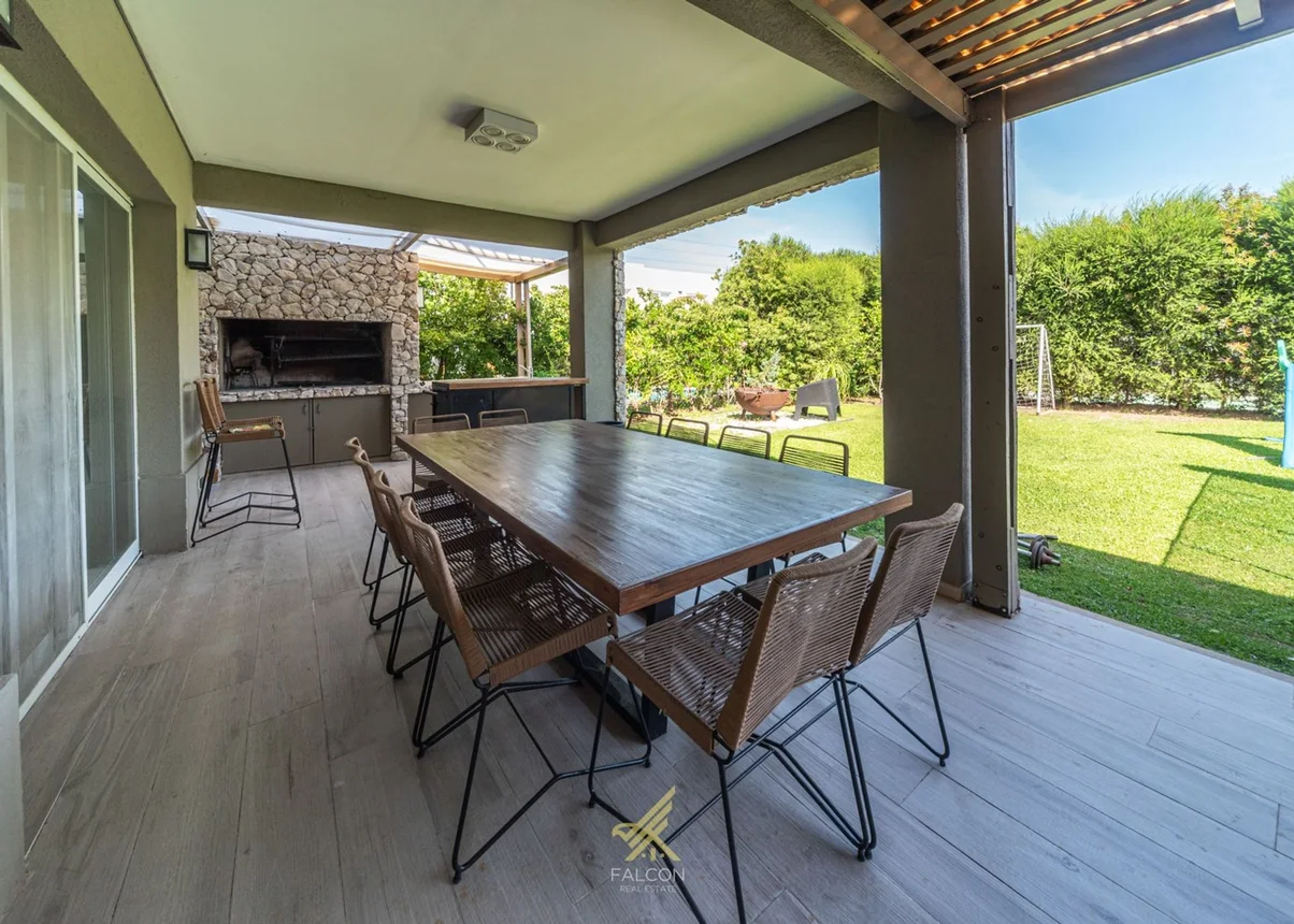 Casa dúplex de 5 ambientes en venta en Nordelta, Sarmiento 3800