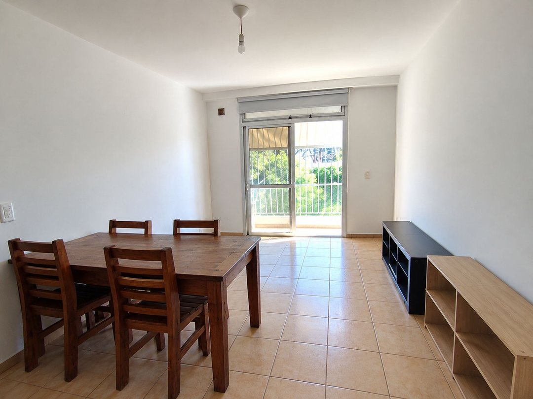 VENTA DEPARTAMENTO  3 DORMITORIOS  BALCON  COCHERA