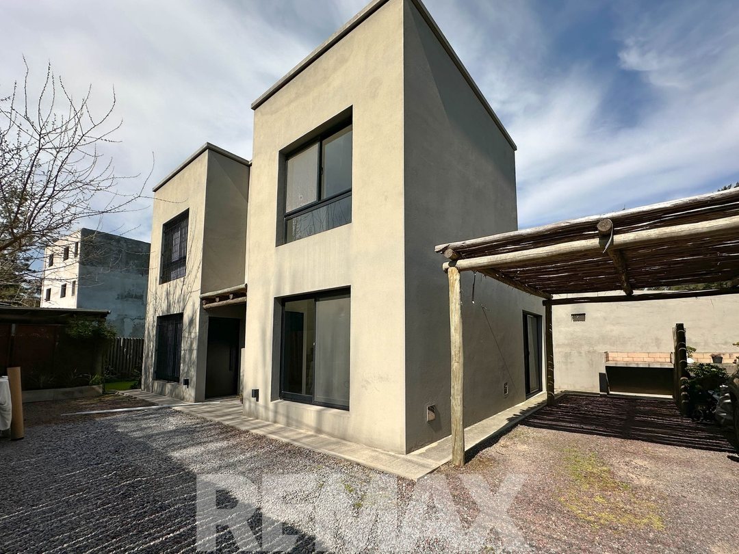VENTA DUPLEX 3 AMB C/COCHERA EN PILAR KM 50