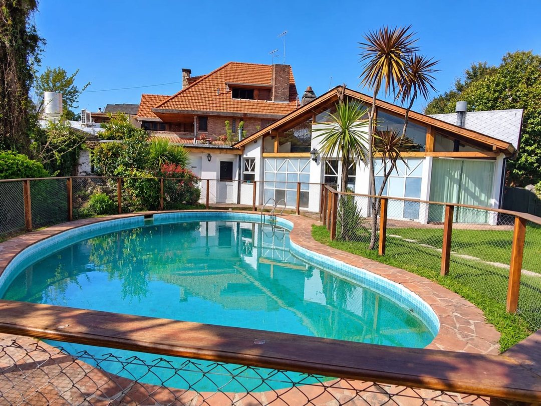 ALQUILER Olivos Casa 6 amb Quincho Pileta cochera