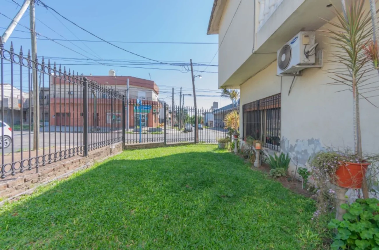Casa de 4 ambientes en venta en Villa Bosch, Triunvirato 6100, foto 2
