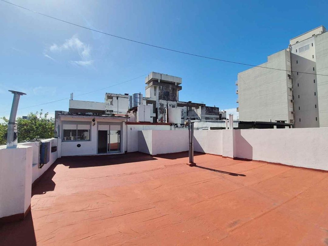 PH EN BLOCK 6 DPTOS 2 OFICINAS-1° Y 2° PISO FLORES