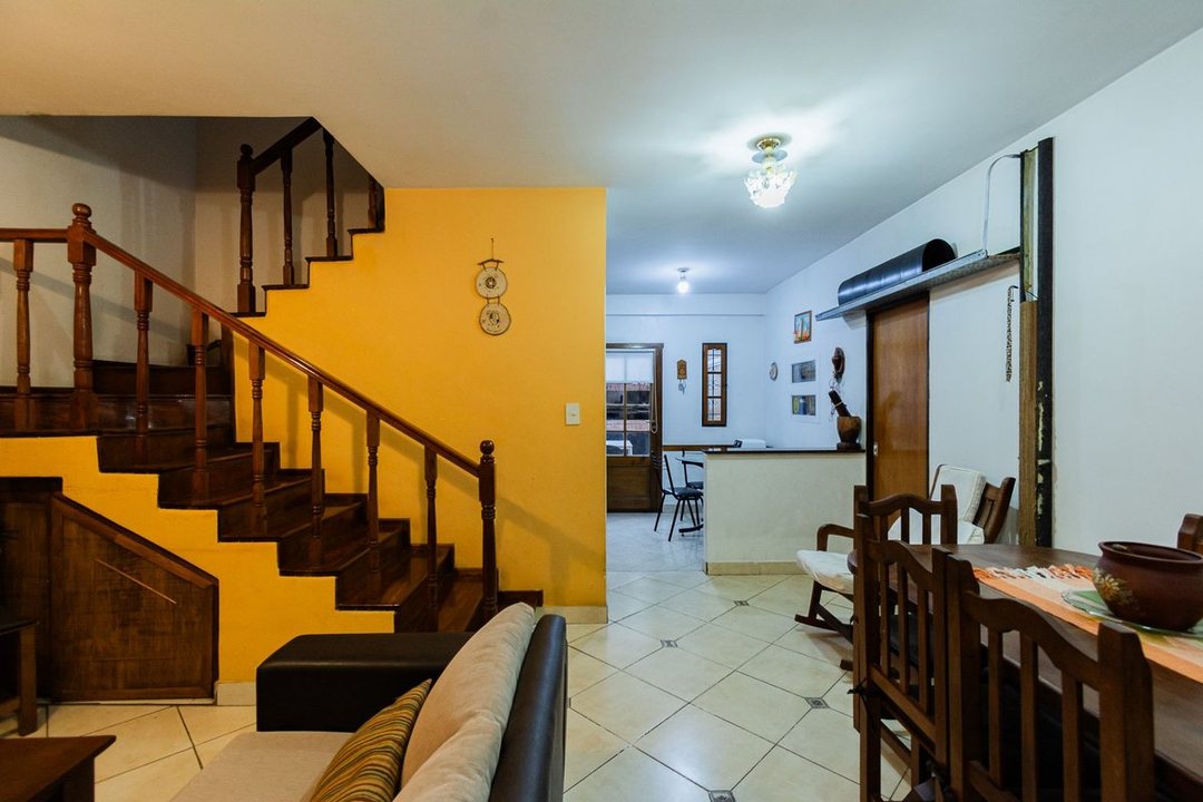 VENTA CASA 5 AMB. C/DOBLE COCHERA - V. DEVOTO