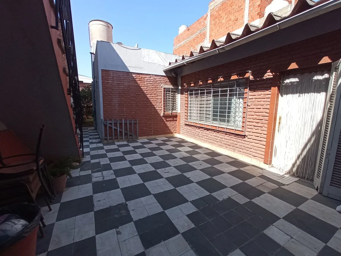 Casa de 4 ambientes en venta en Lomas del Mirador, O'gorman 900, foto 2