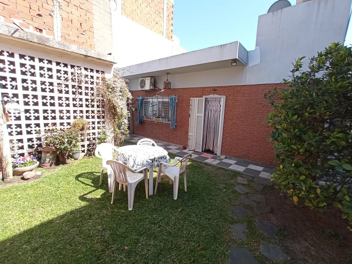 Casa de 4 ambientes en venta en Lomas del Mirador, O'gorman 900