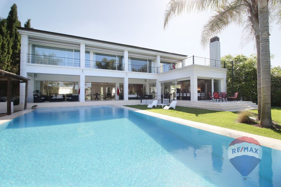 VENTA Casa de 890MTS. al GOLF Abril Club de Campo