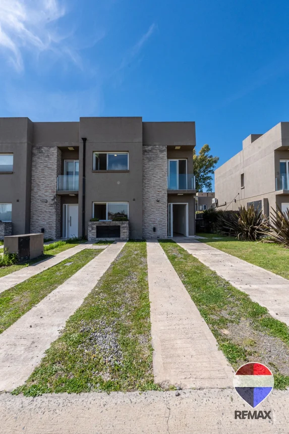 Casa dúplex de 4 ambientes en venta en Villa Rosa, Rua Caamaño 1100, foto 3