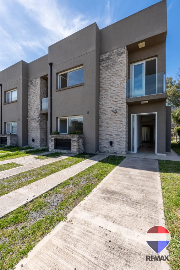 Casa dúplex de 4 ambientes en venta en Villa Rosa, Rua Caamaño 1100, foto 2