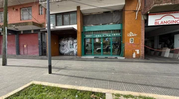 IMPORTANTE PROPIEDAD SOBRE AVENIDA LOCAL + 2 CASAS