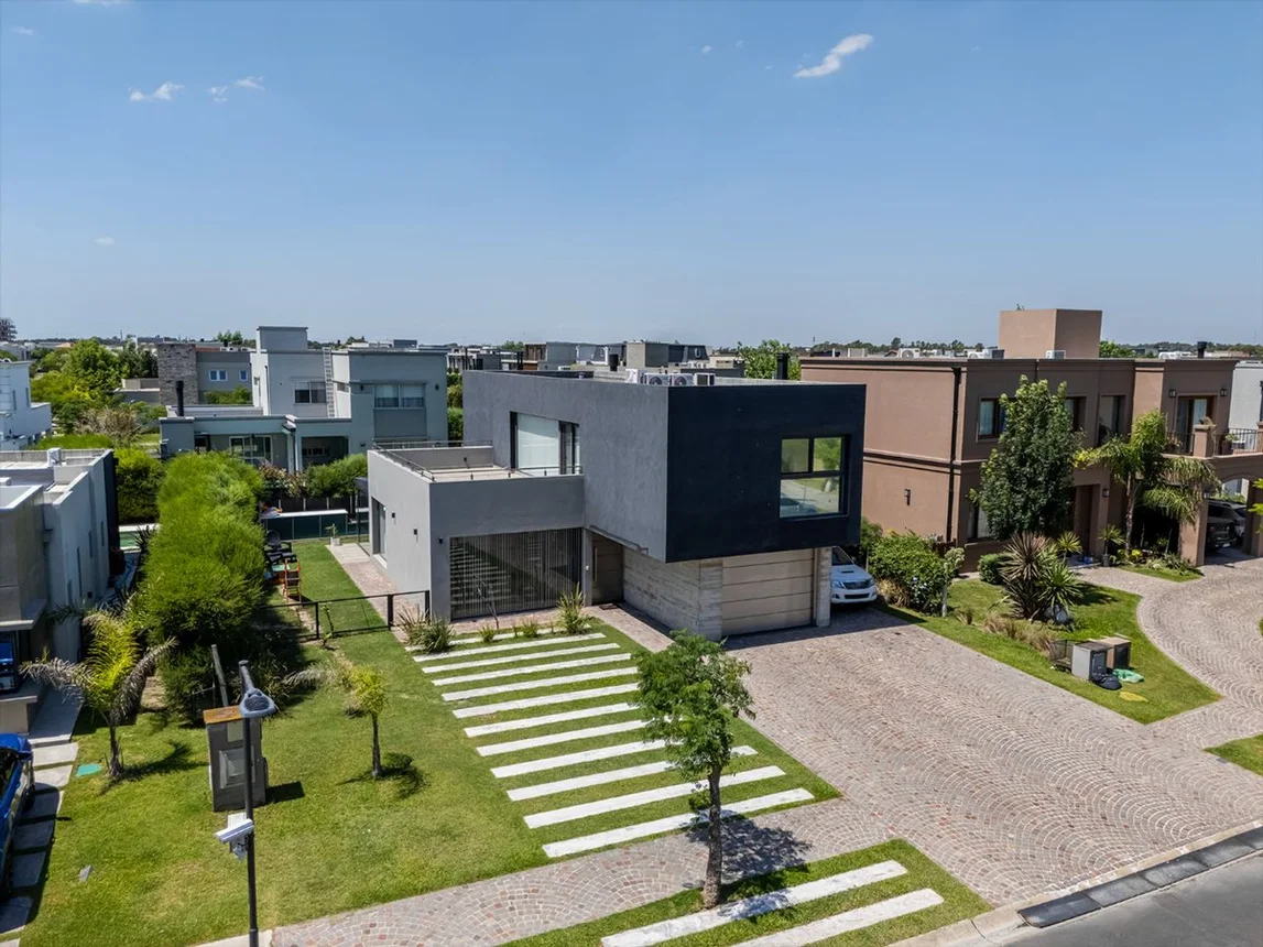 Casa en venta en Quilmes, foto 2