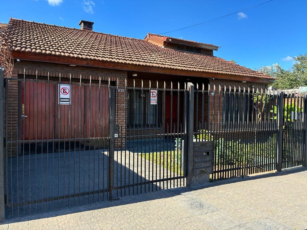 CASA 3 DORM + DEPTO 2 AMB. LOTE 330MTS P.NOGUES