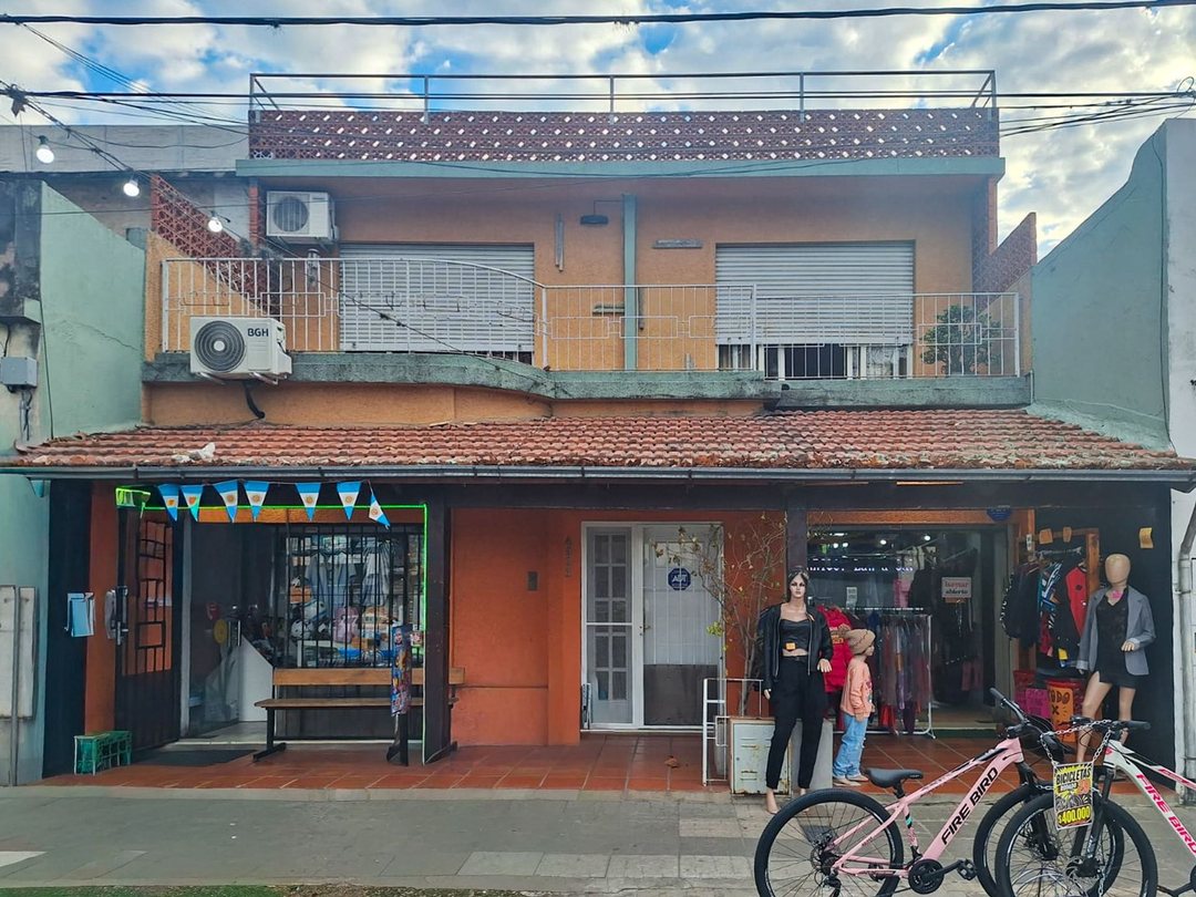 VENTA LOCAL Y CASA EN PLANTA ALTA EN BV RONDEAU