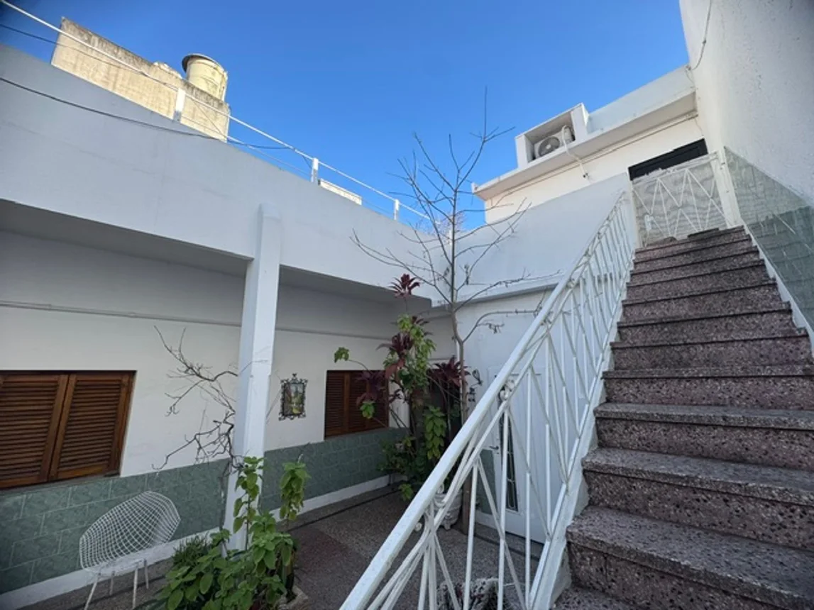 Casa de 4 ambientes en venta en Parque Chacabuco, Achaval 600