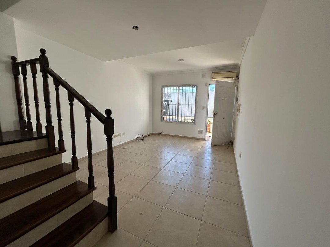 ALQUILER DUPLEX 3 AMBIENTES CON PATIO EN HAEDO