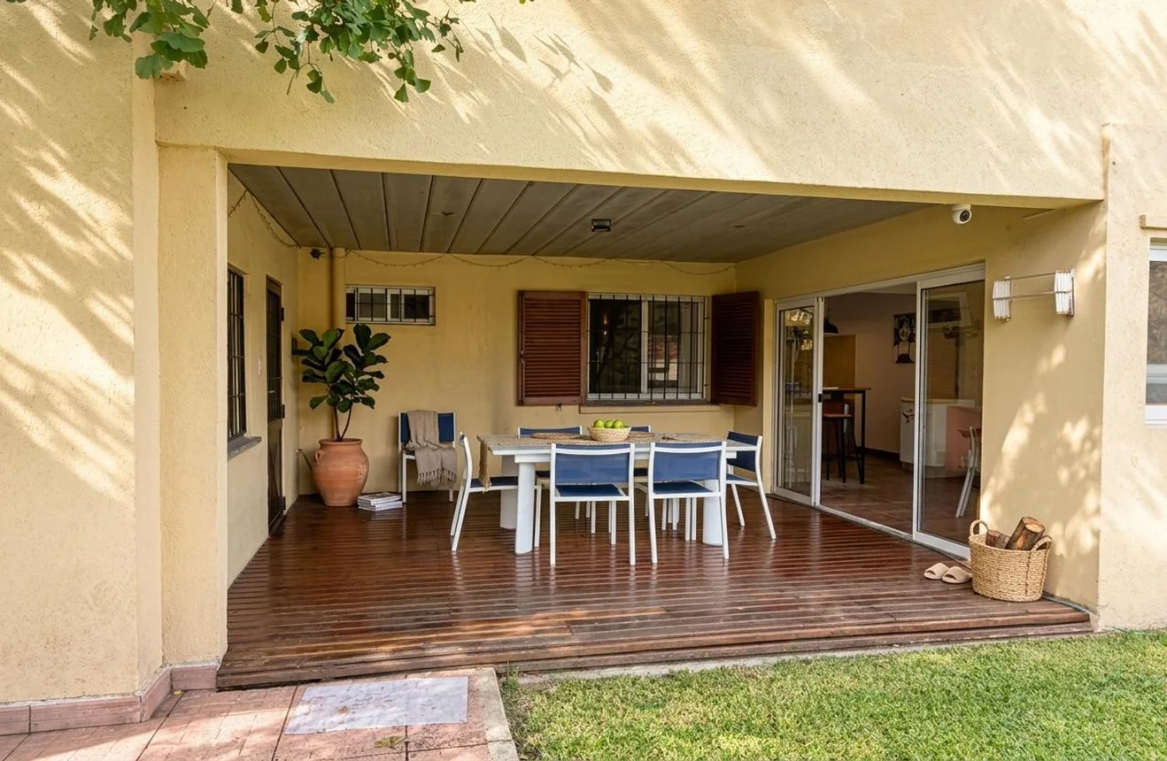 Casa en venta en Quilmes, foto 2