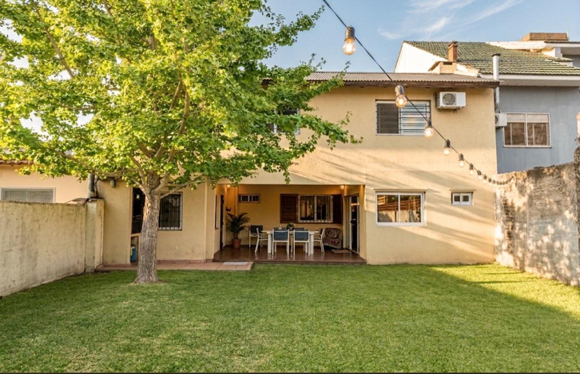 VENTA CASA 4 AMB JARDÍN QUINCHO COCHERA QUILMES