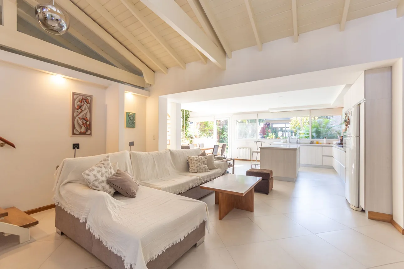 Casa dúplex de 4 ambientes en venta en Villa del Parque, Ricardo Gutiérrez 2400, foto 2