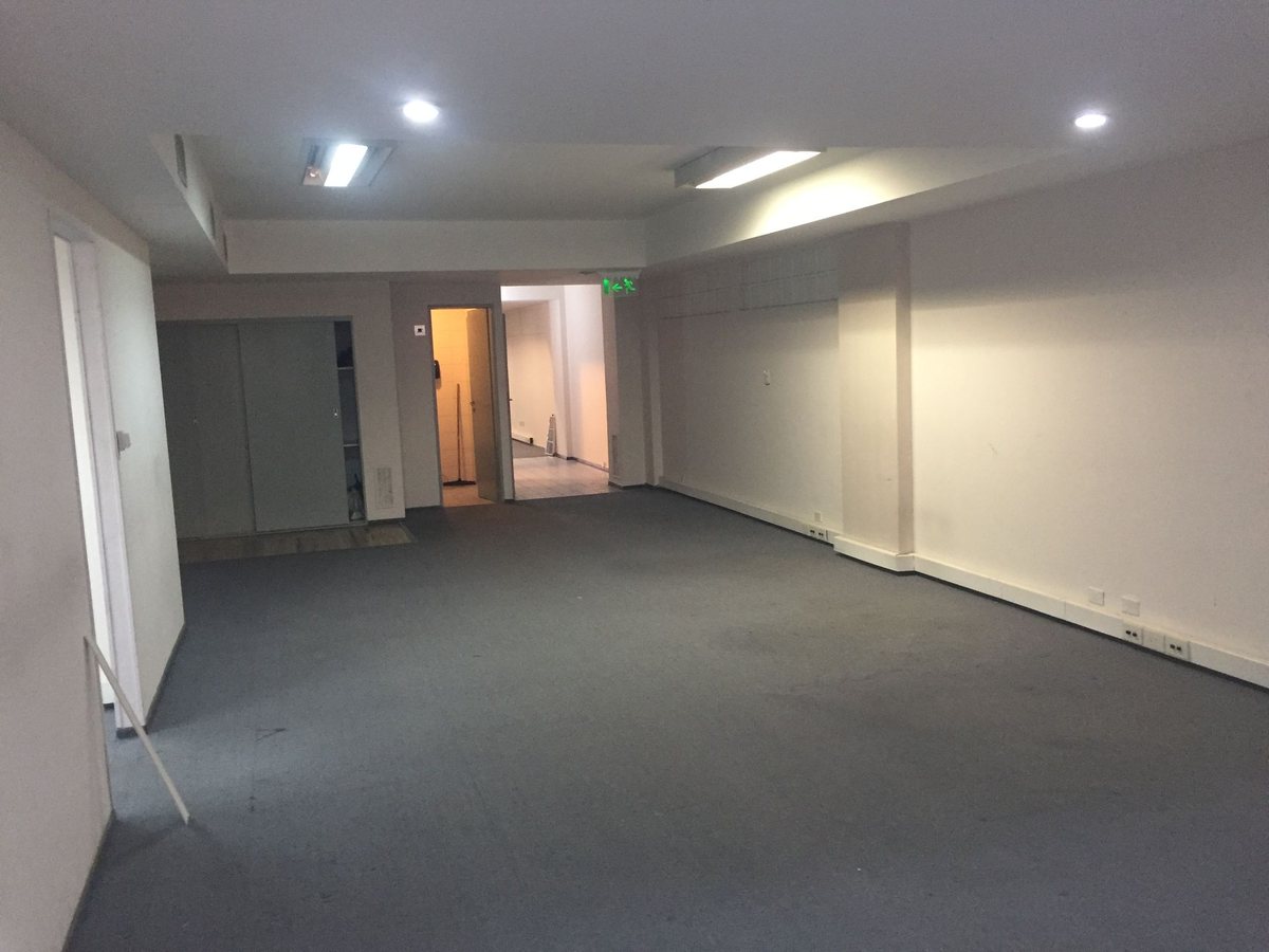 Foto 5 — Oficina a la Venta en Monserrat