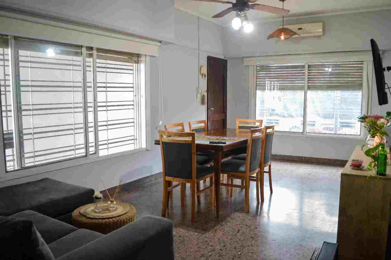 Casa de 7 ambientes en venta en Banfield, Cochabamba 500, foto 2