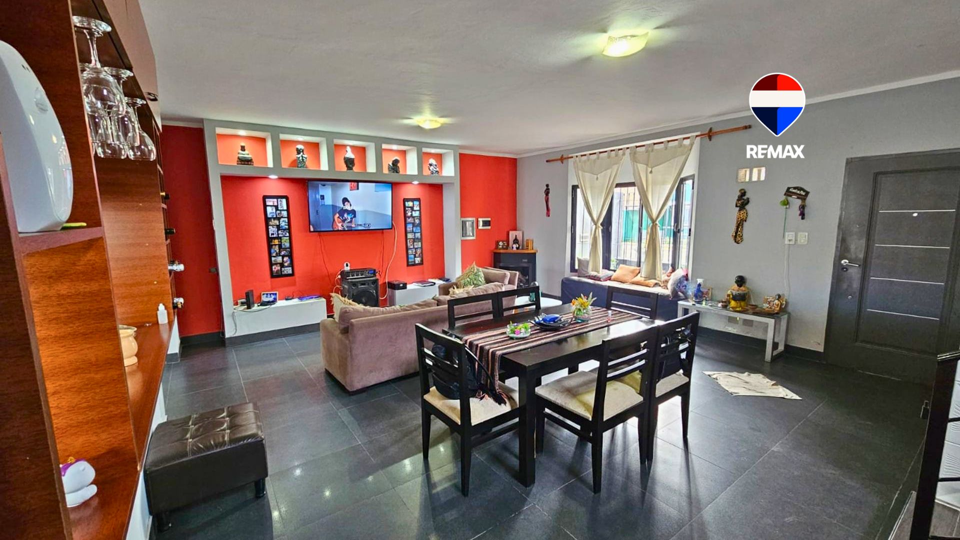 CASA CON PILETA VENTA 2 DORMITORIOS ZONA SUR - foto 1