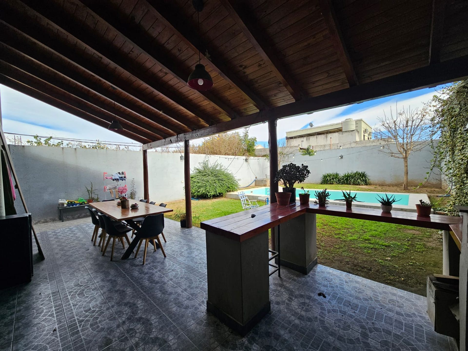 CASA CON PILETA VENTA 2 DORMITORIOS ZONA SUR - foto 6