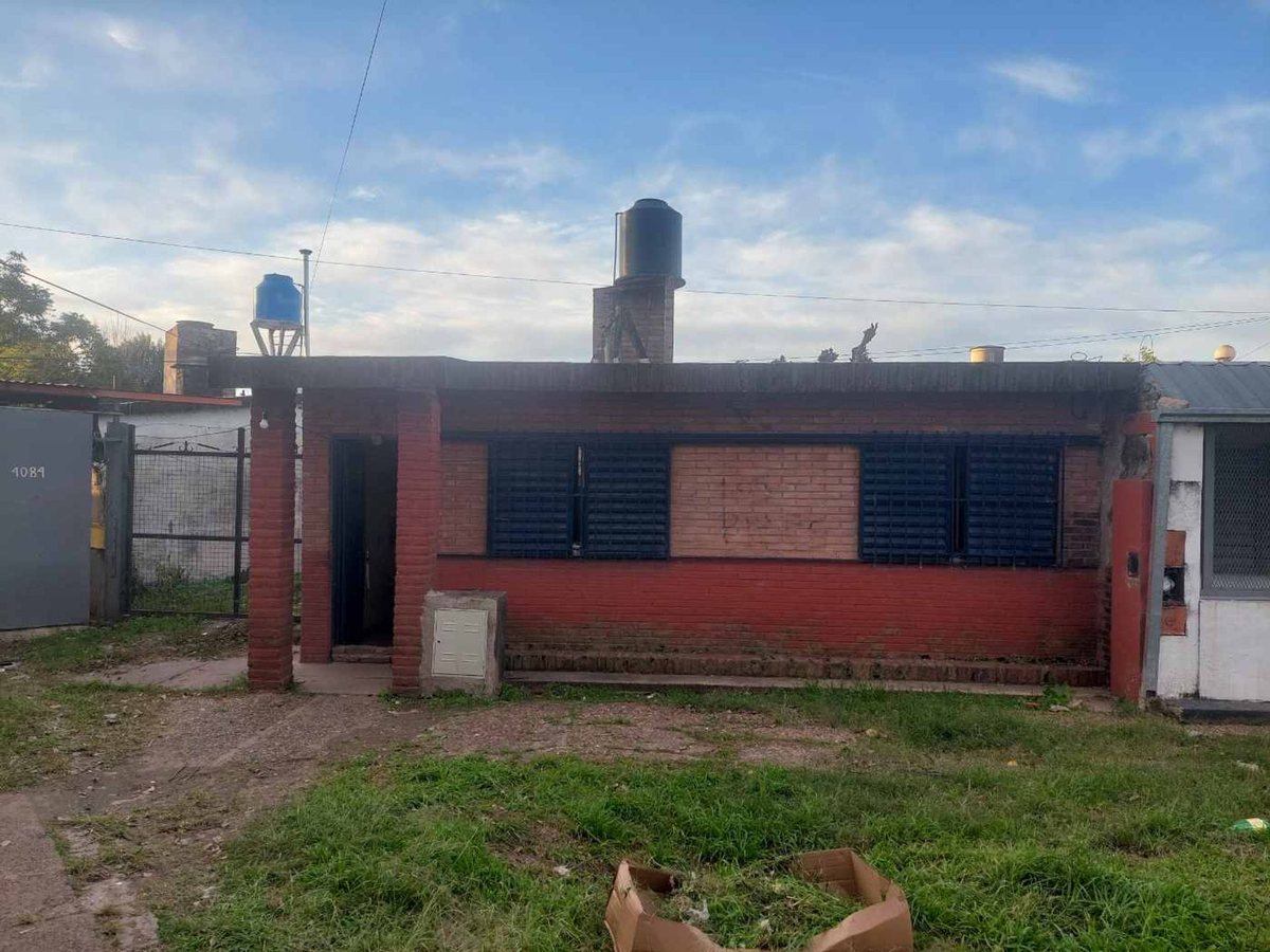 Casa de 2 dorm y cochera en Ciudadela Norte