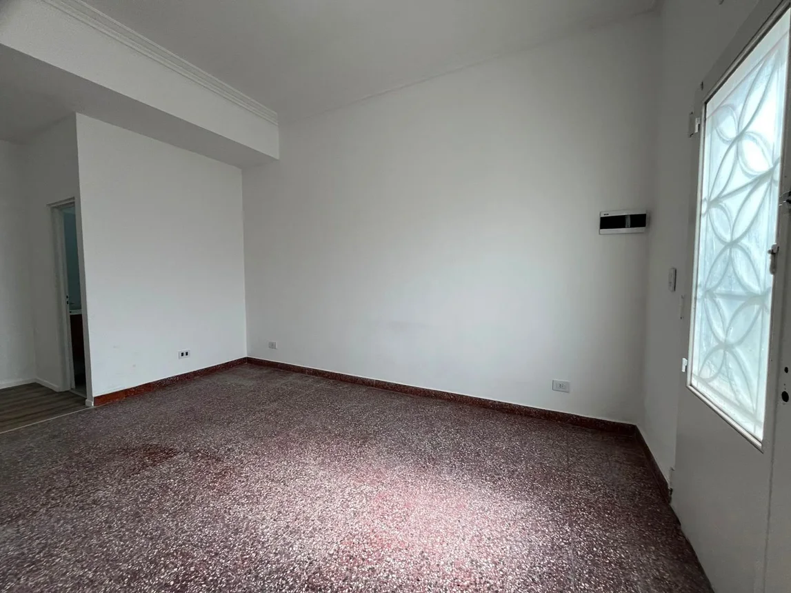 PH de 2 ambientes en venta en Hurlingham, German Argerich 2000, foto 3