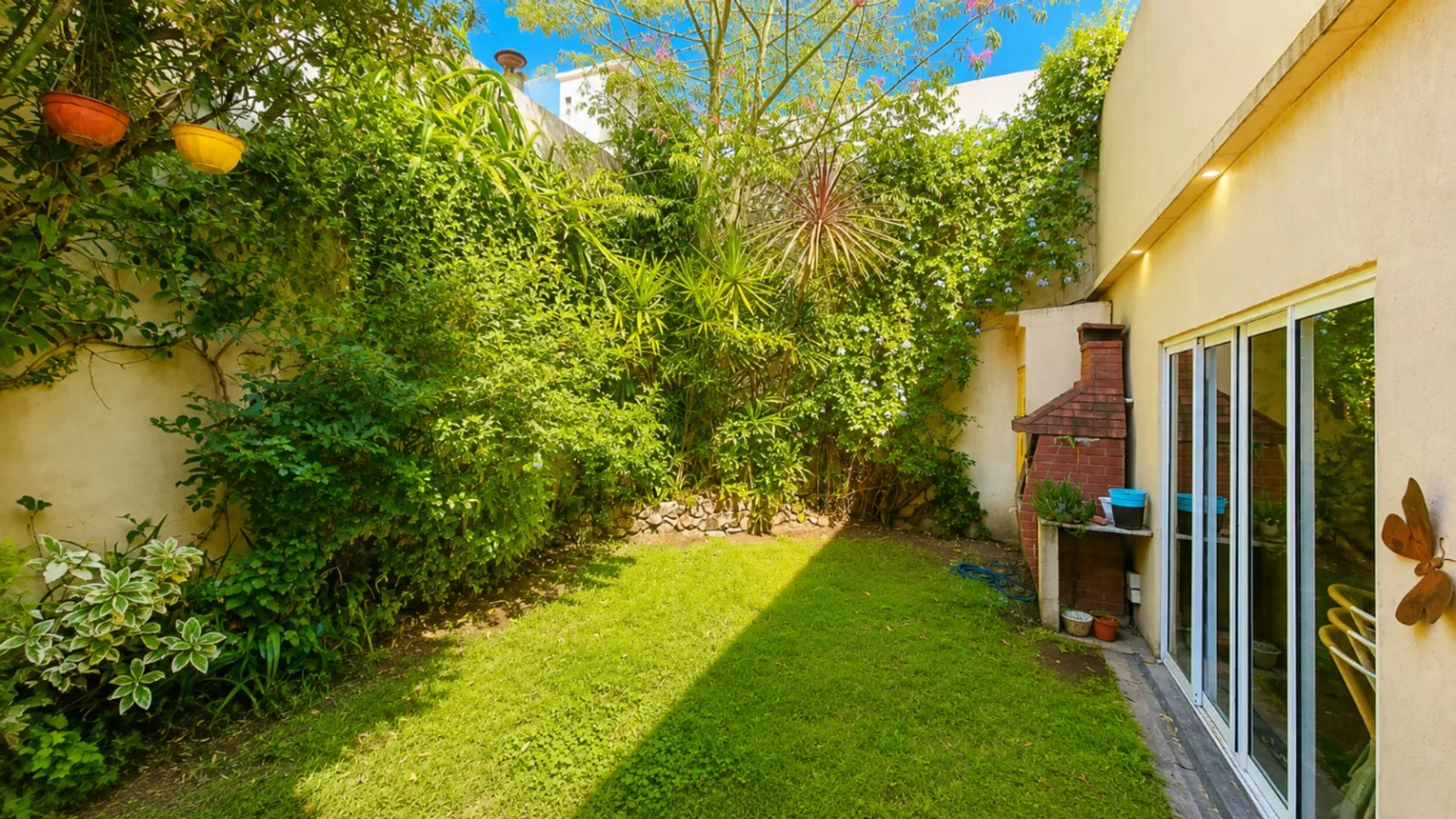Casa de 4 ambientes en venta en Villa Luro, Albariño 700