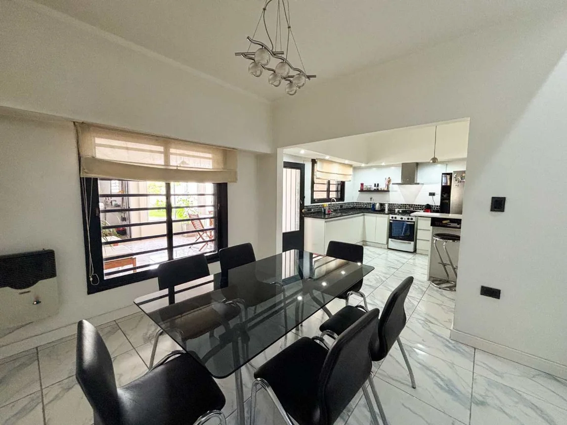 Casa en venta en La Plata, foto 2
