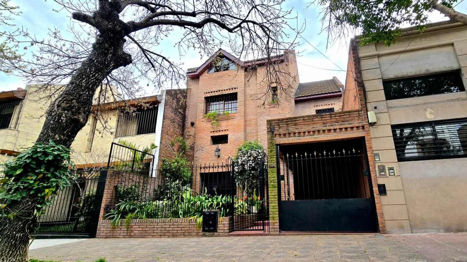Casa de 5 ambientes en venta en Villa Urquiza, Cullen 5500