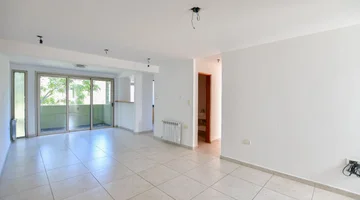 Departamento Piso 3 dormitorios c/ patio y balcón
