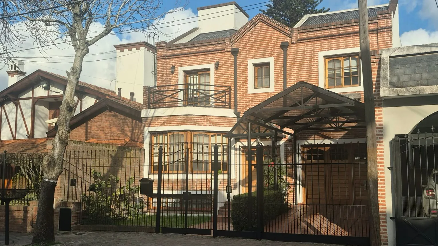 Casa en venta en Quilmes, foto 2