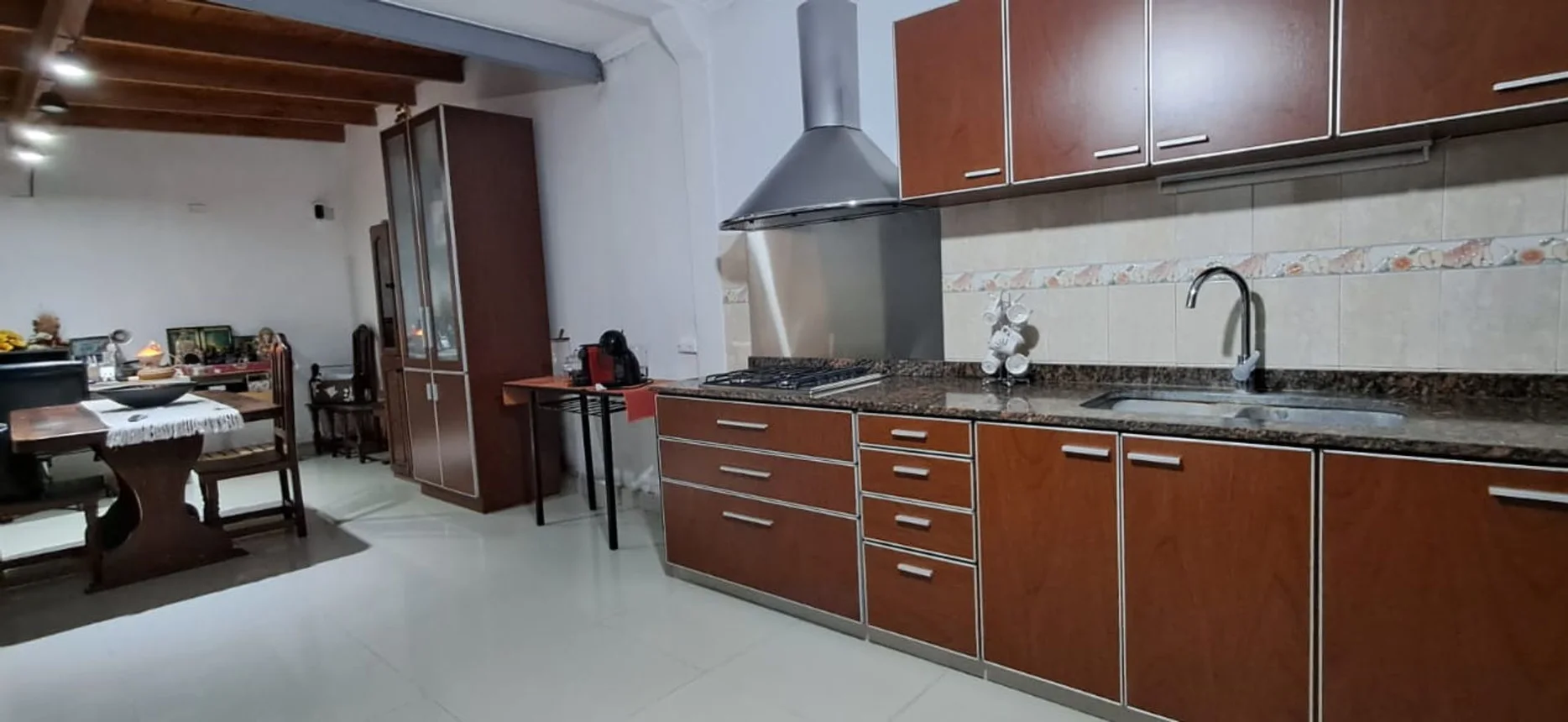 Casa de 5 ambientes en venta en Bella Vista, Eva Duarte 2700