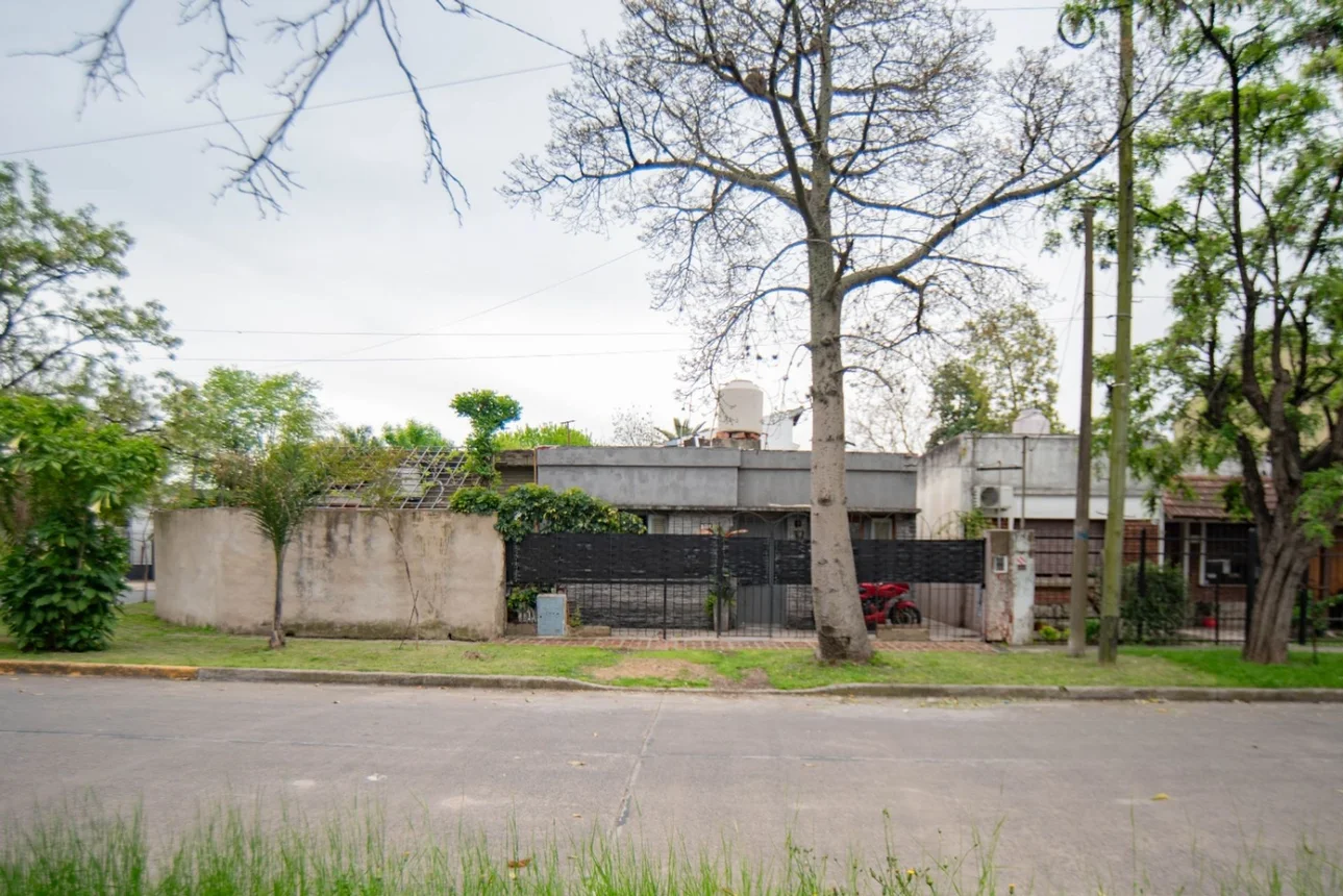 Casa de 4 ambientes en venta en Ituzaingó, Jerusalén 1000