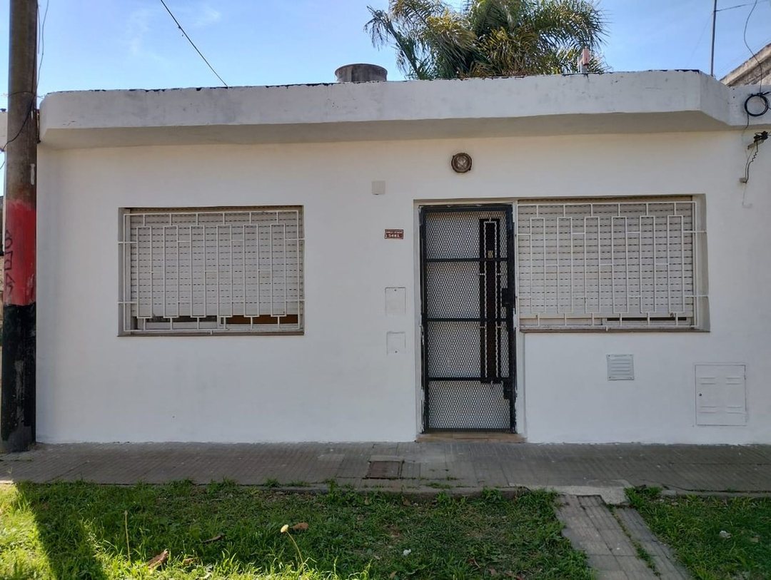casa dos dormitorios con patio  barrio Saladillo