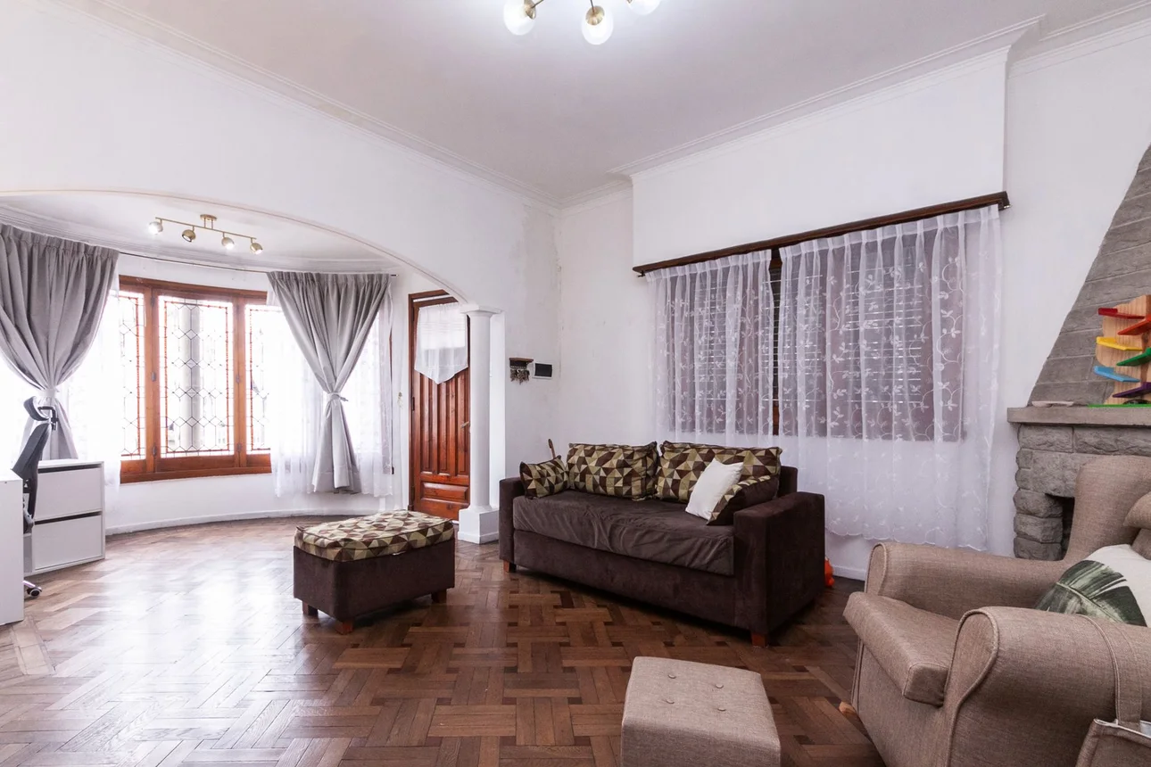 Casa de 4 ambientes en venta en Temperley, Avenida Hipólito Yrigoyen 10300