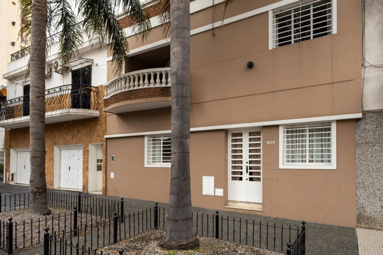 Casa de 5 ambientes en venta en Parque Chacabuco, Avenida Castañares 1000, foto 2