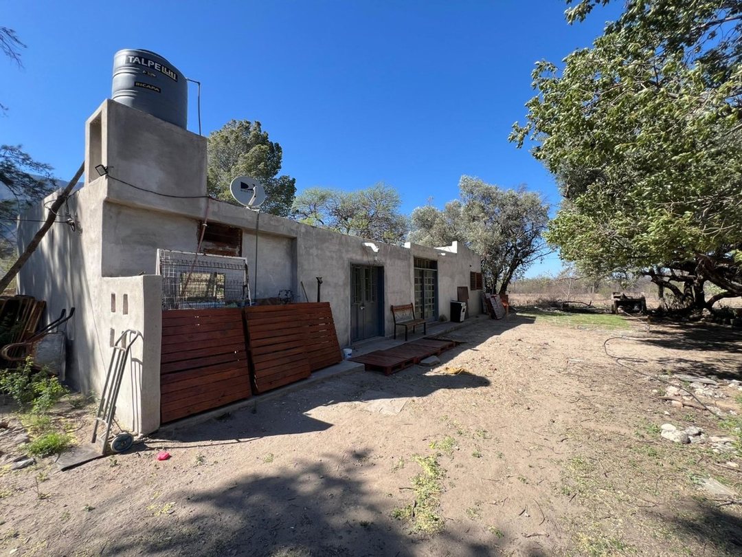 SE VENDE CASA MÁS  2HA FINANCIADO CON ENTREGA
