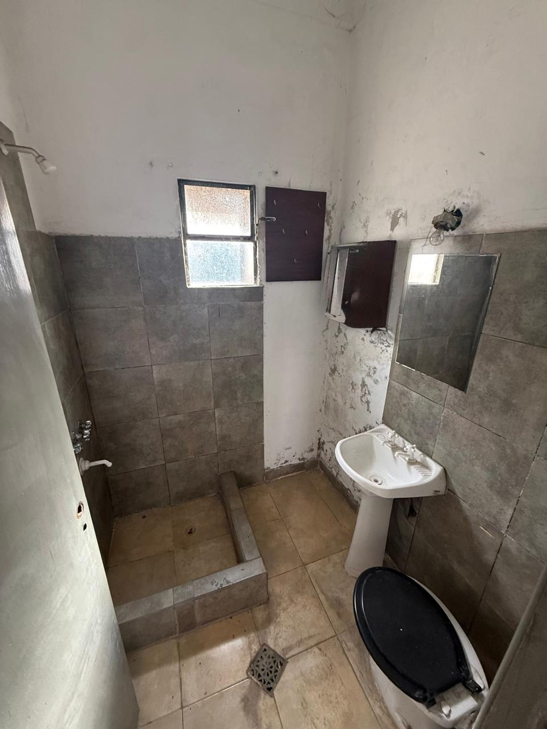 Foto 16 — VENTA DE CASA A REFACCIONAR EN MORENO OPORTUNIDAD