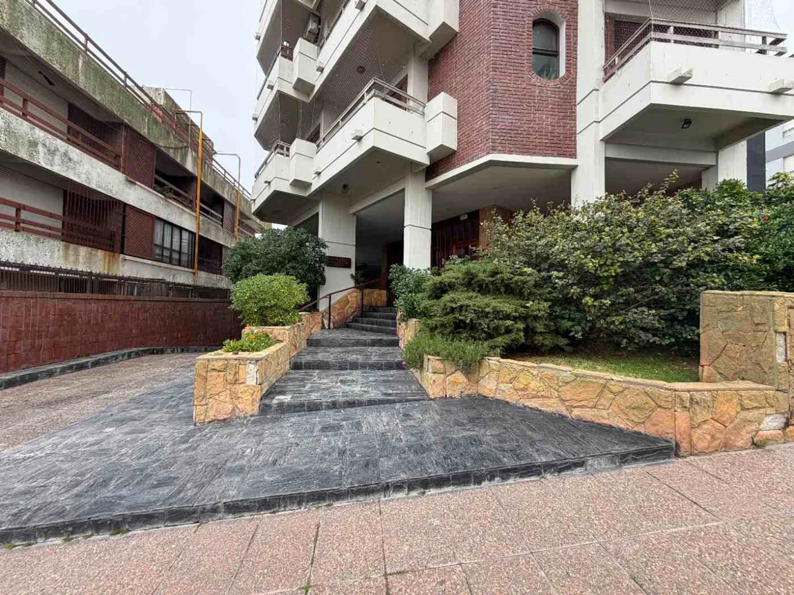 Departamento de 2 ambientes en alquiler en Mar del Plata, Avenida Fortunato de la Plaza 1800