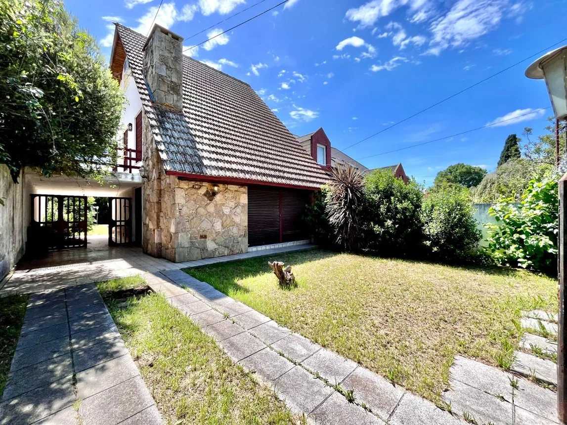 Casa de 4 ambientes en venta en José Mármol, Thorne 700