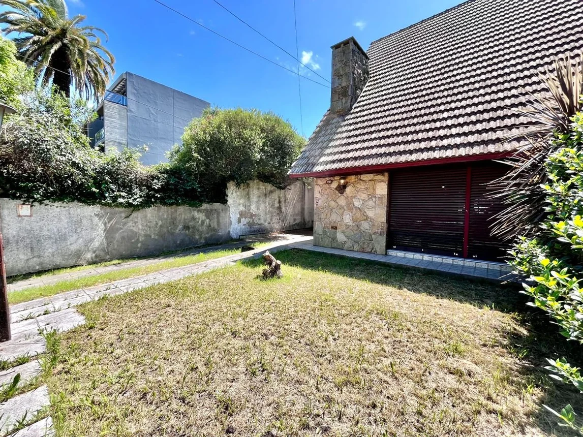 Casa de 4 ambientes en venta en José Mármol, Thorne 700, foto 2