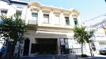 Casa en venta con local comercial y 8 oficinas