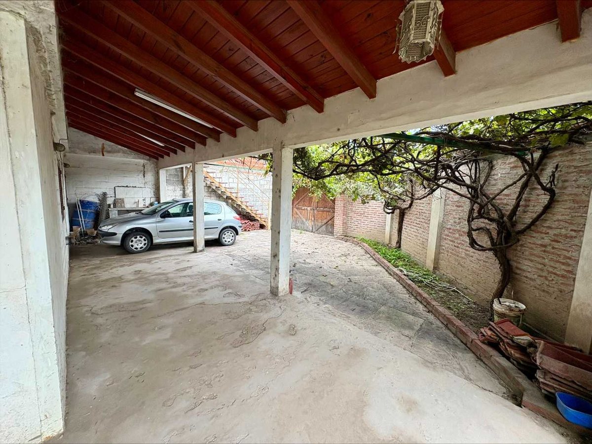 CASA ESQ 3 DORMITORIOS B° INTERSINDICAL ZONA SUR - foto 3