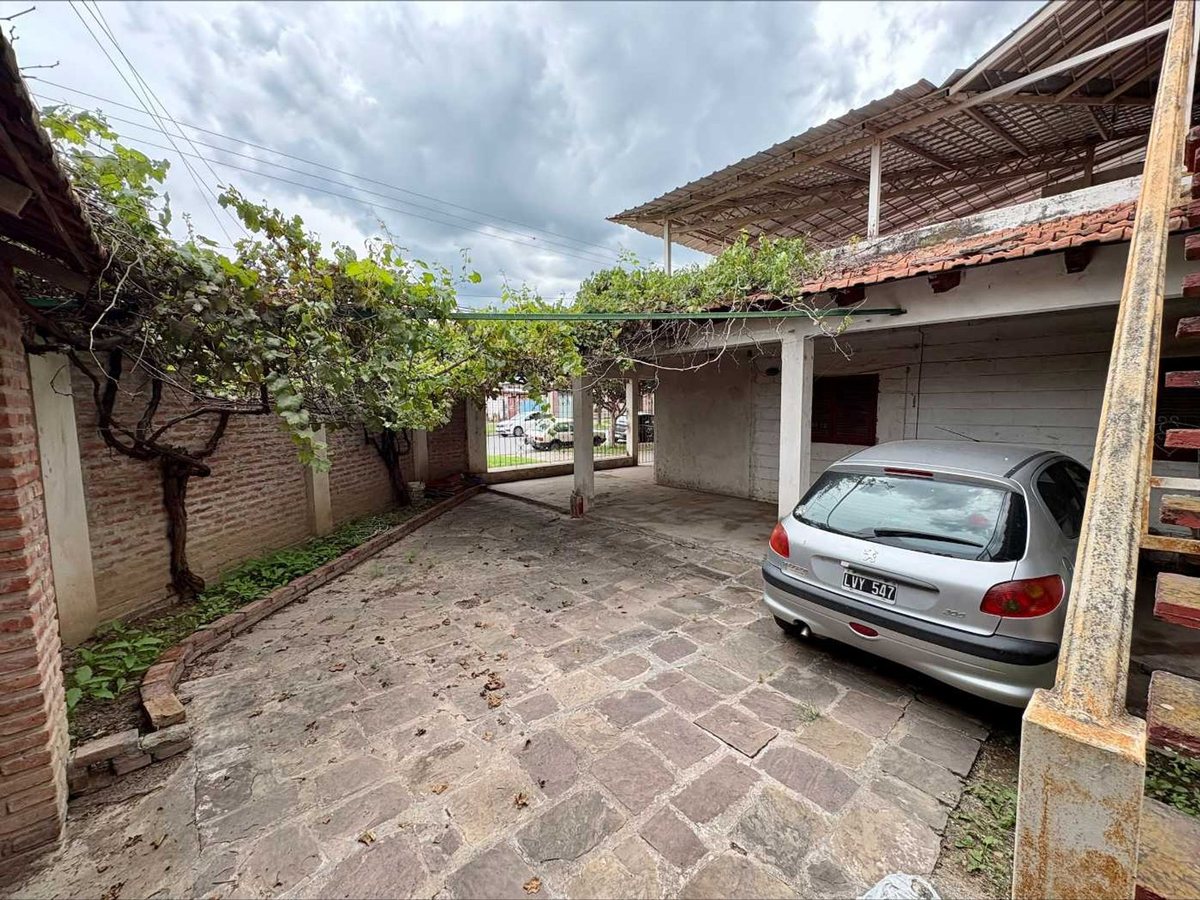 CASA ESQ 3 DORMITORIOS B° INTERSINDICAL ZONA SUR - foto 2