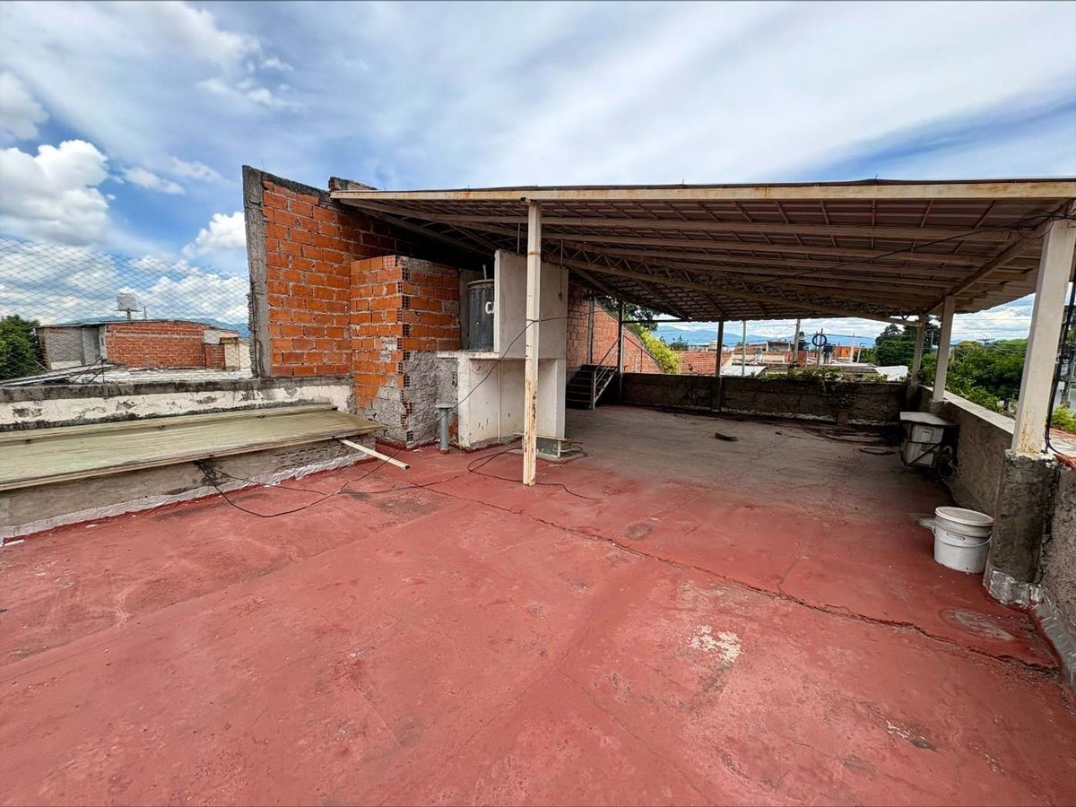 CASA ESQ 3 DORMITORIOS B° INTERSINDICAL ZONA SUR - foto 10